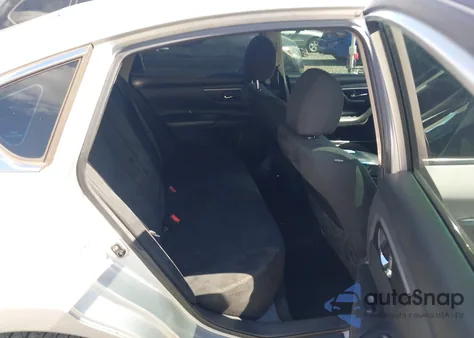 2015 Nissan Altima 2.5/2.5 S/2.5 Sl/2.5 Sv z USA, uszkodzony, nr VIN 1N4AL3AP8FC263035